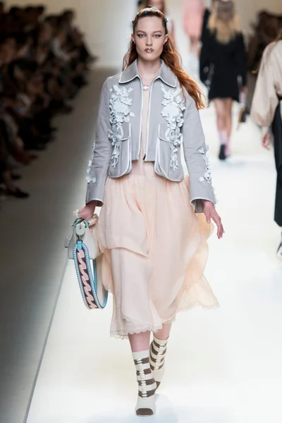 Look 27